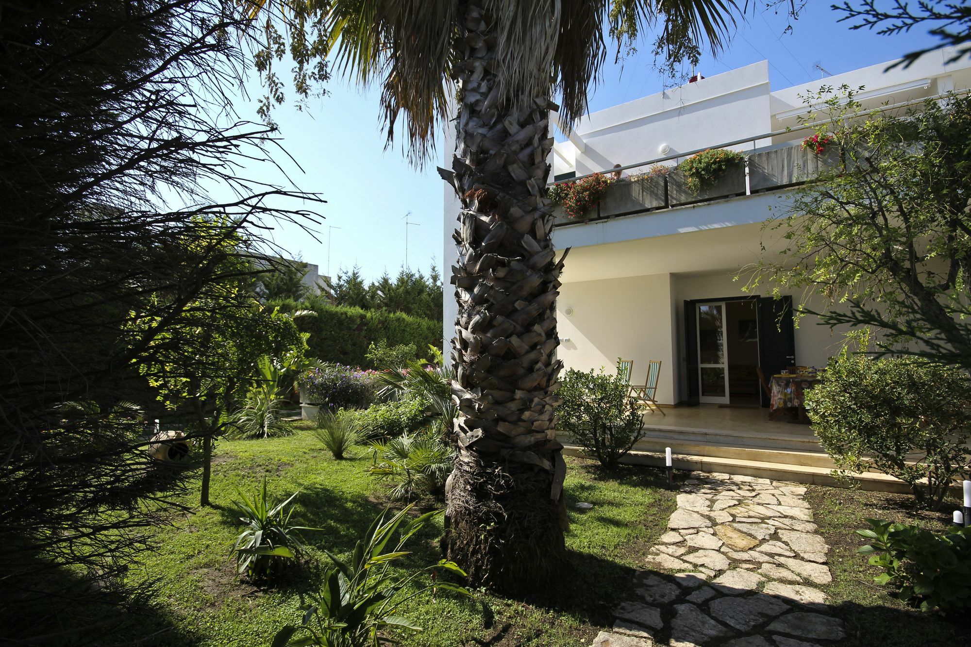 B&B Villa Genny A Pochi Passi Dal Mare Сан Каталдо Екстериор снимка